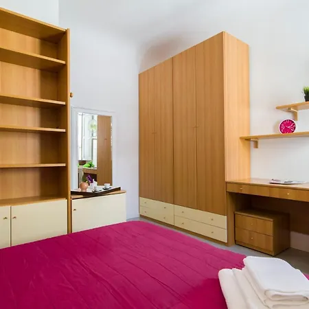 Santa Maria Novella Flat Apartment Florenz